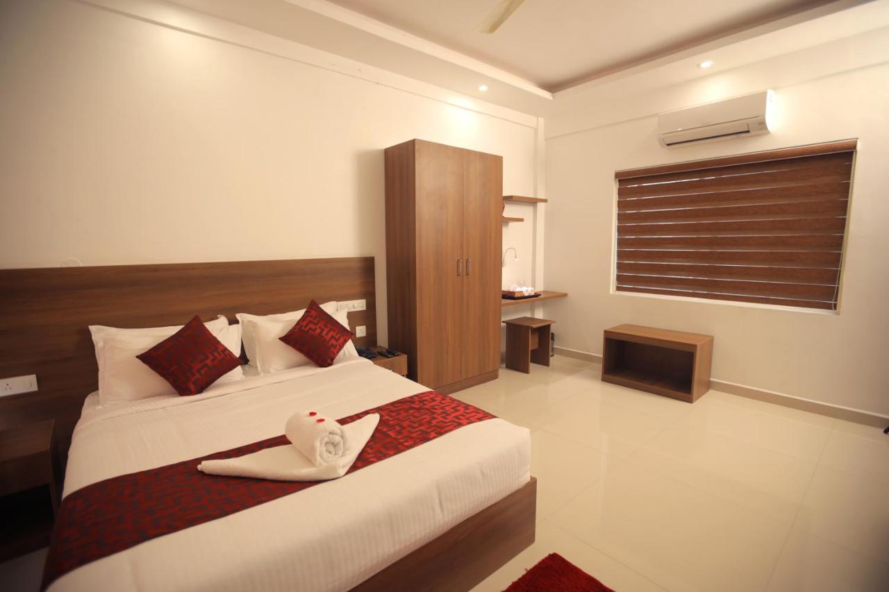 The Patio Thekkady Hotel Bagian luar foto