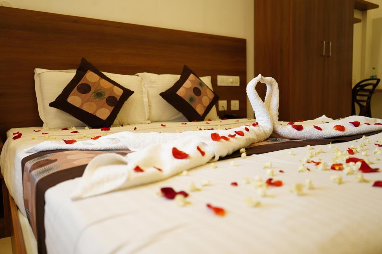 The Patio Thekkady Hotel Bagian luar foto
